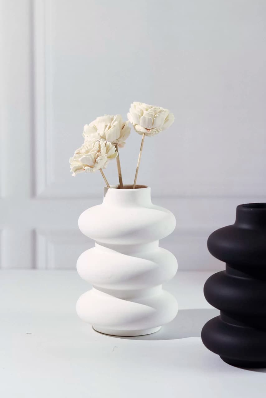 Triple Elegance: Three-Loop Flower Vase- Two Colors