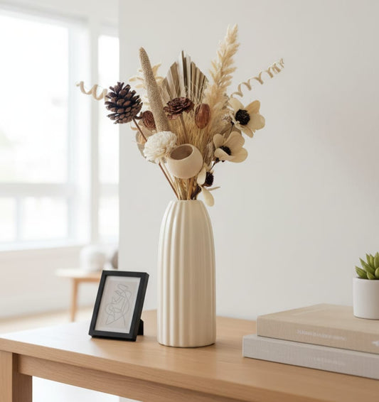 Modern Fluted Ceramic Vase: Decorative Centerpiece