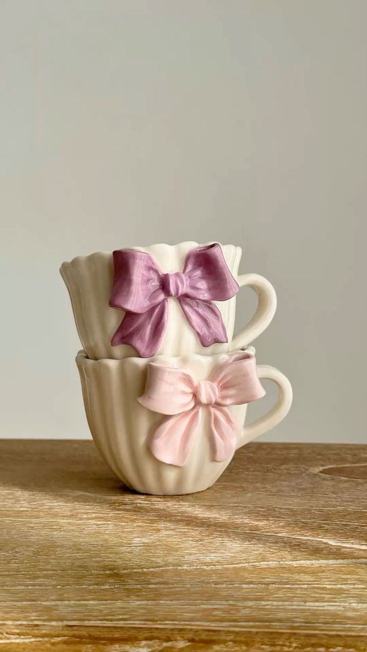 Ruffled Edge Bow Design Mugs (Set of 2)