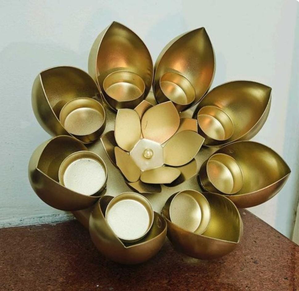 Metal Handcrafted Flower Shaped Urli stand