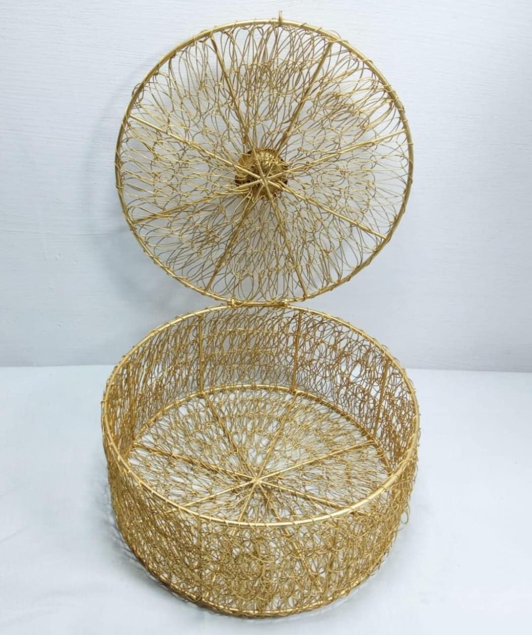 Metal Wired Round Basket for Festive season